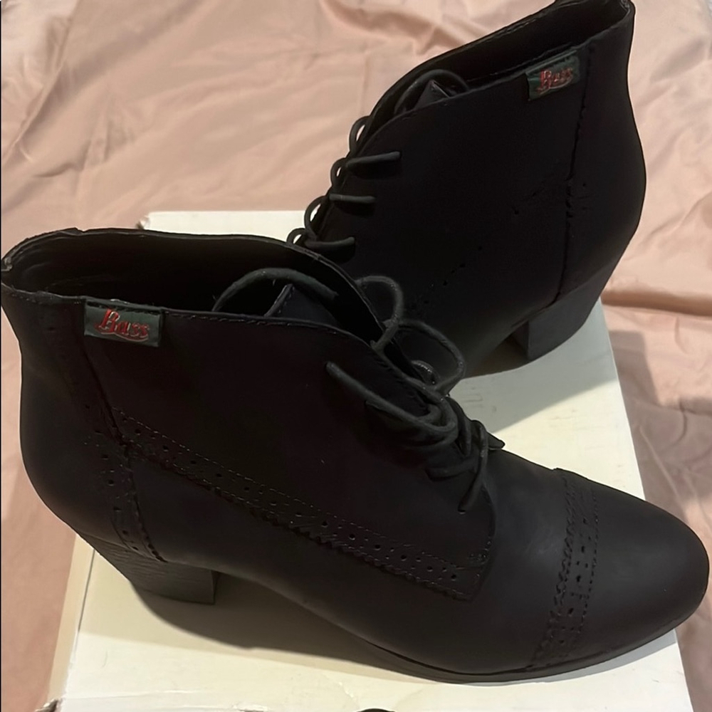 Bass & Co Perry Black Lace Up Leather Boots w/ Cap Toe New in Box Size 9.5